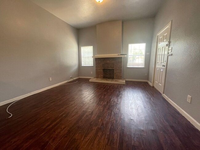 Building Photo - 4 Bed / 2 Bath Home in Historic Southside ...