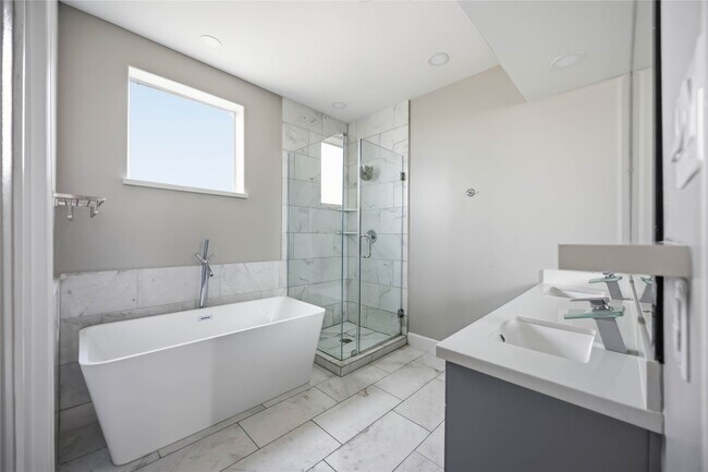 Building Photo - 708 Schwartz St