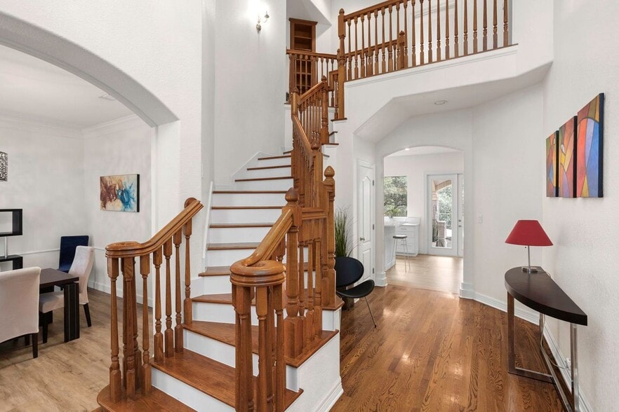 Building Photo - 1816 Winding View