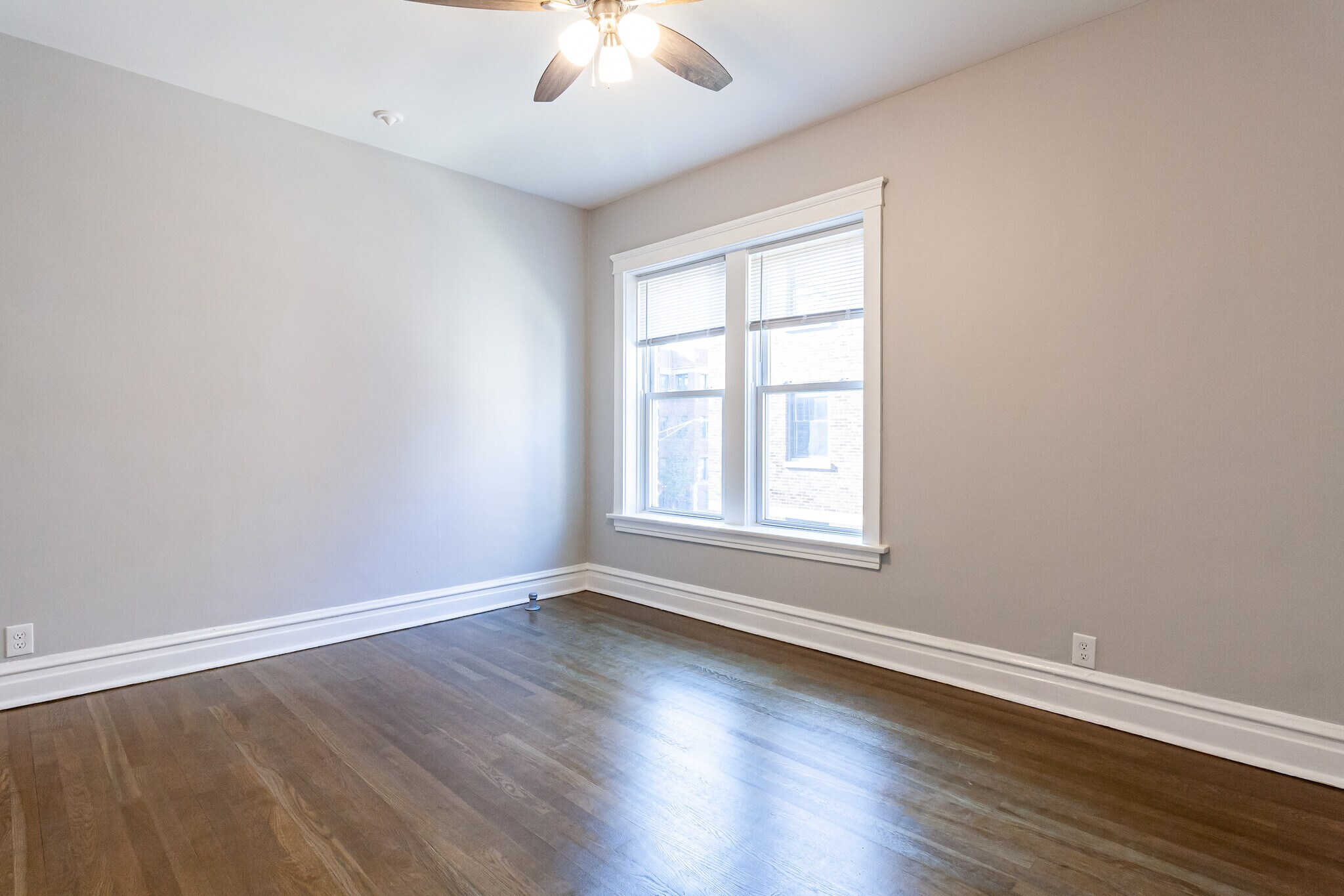 Building Photo - 1454 W Winnemac Ave