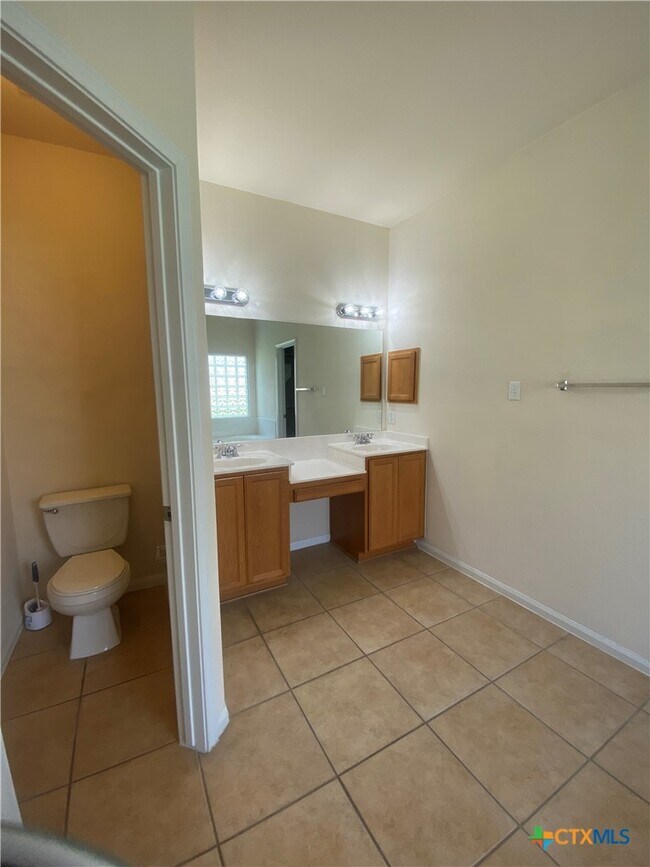 Building Photo - 6111 Graphite Dr