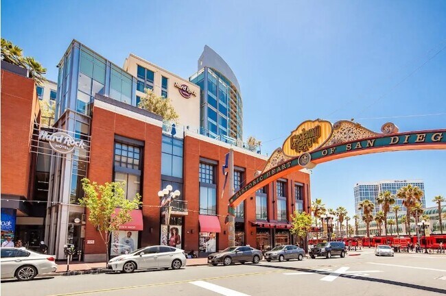 Building Photo - 969 Sigsbee St