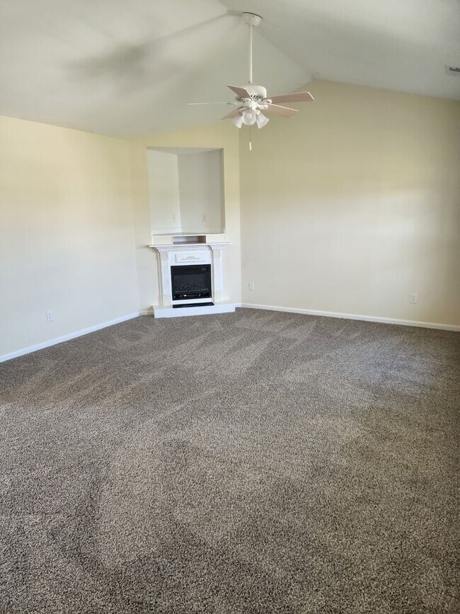 Building Photo - Gorgeous and Spacious Country home located in Camden County.