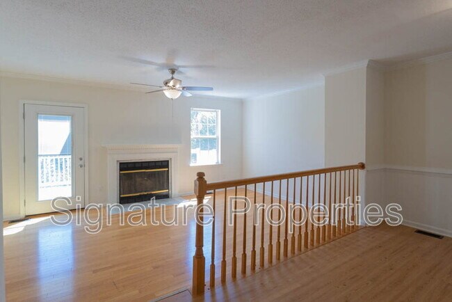 Building Photo - 405 Lakeview Ct