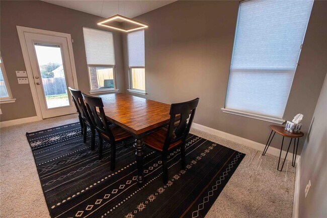 Building Photo - 7708 Nunsland Dr