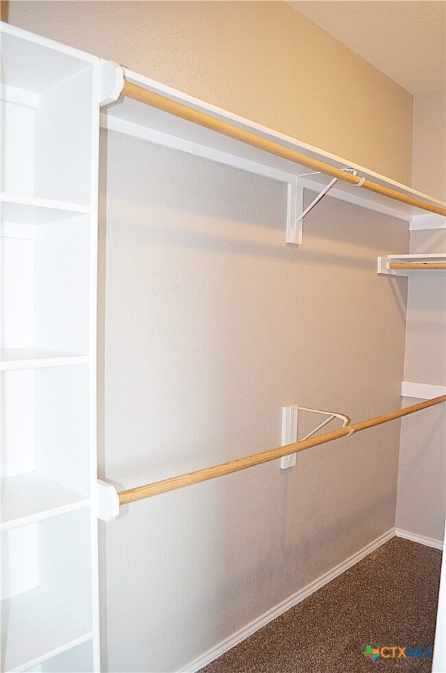 Building Photo - 423 Reservation Dr