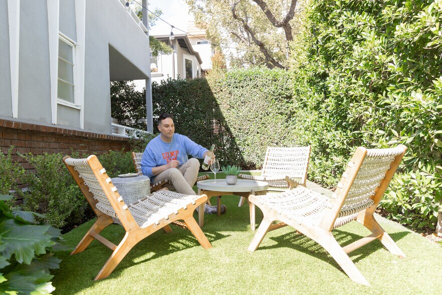 Building Photo - 1119 N Sweetzer Ave