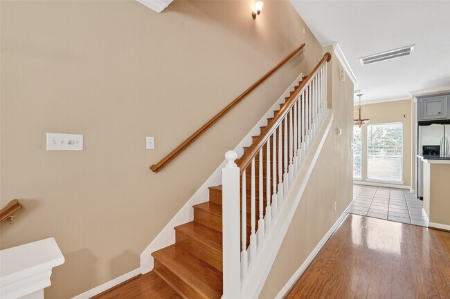 Building Photo - 2804 Chenevert St