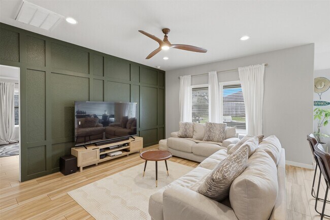 Building Photo - 710 Desert Pea Ln