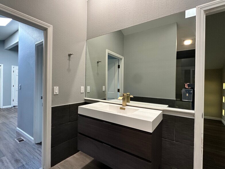 Building Photo - 1350 Camino Cristobal