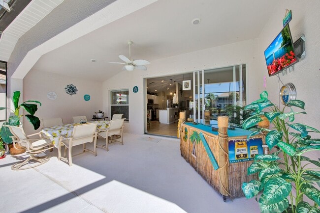 Building Photo - Rarely available Pool villa in Colonial Country Club!