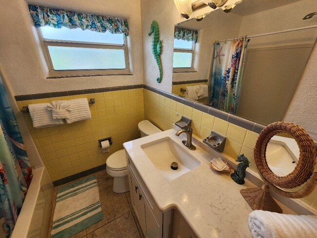 Building Photo - 2006 Hill St