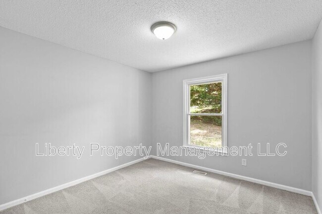 Building Photo - 512 Nottingham Dr