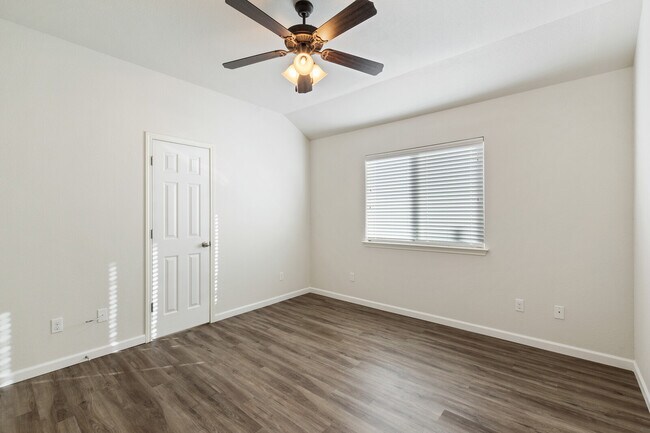 Building Photo - 325 Emerald Ridge Dr