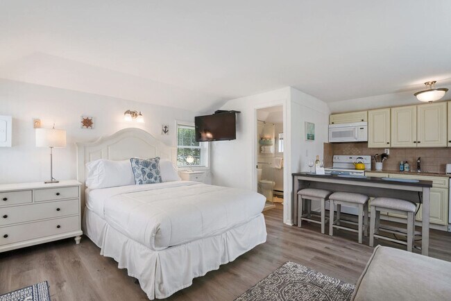 Building Photo - 27 Oak St