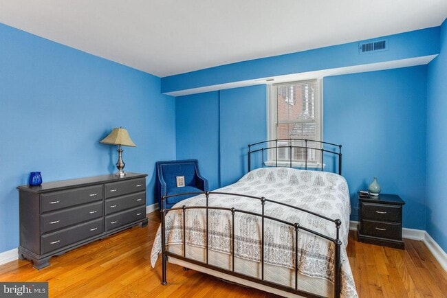 Building Photo - 2803 S Columbus St