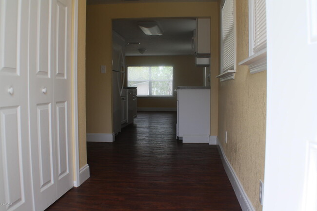 Building Photo - 65 Peck Ave