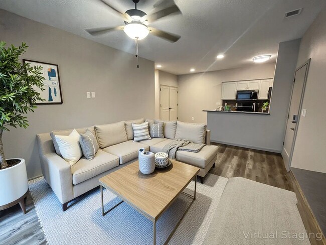 Building Photo - 2 Bedroom 2 Bath Lakeside Condo on Table Rock Lake in Branson MO - Flexible Lease Terms & MOVE IN...