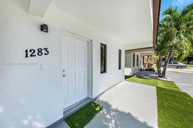 Building Photo - 1283 W 42nd St