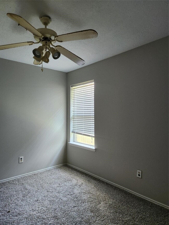 Building Photo - 1900 Old Creek Dr