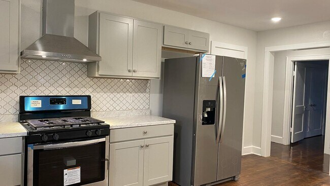 Building Photo - Farmhouse