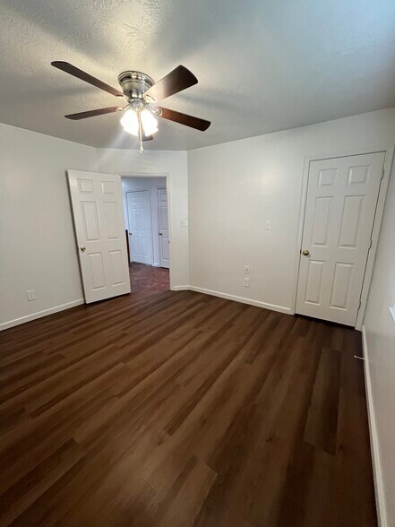 Building Photo - 1102 Shellie Ln