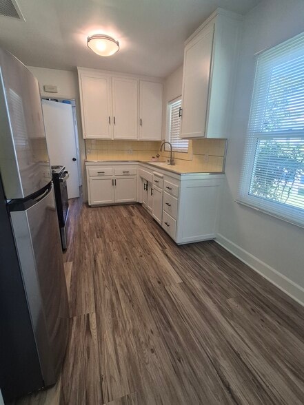 Kitchen - 7357 Forest Ave