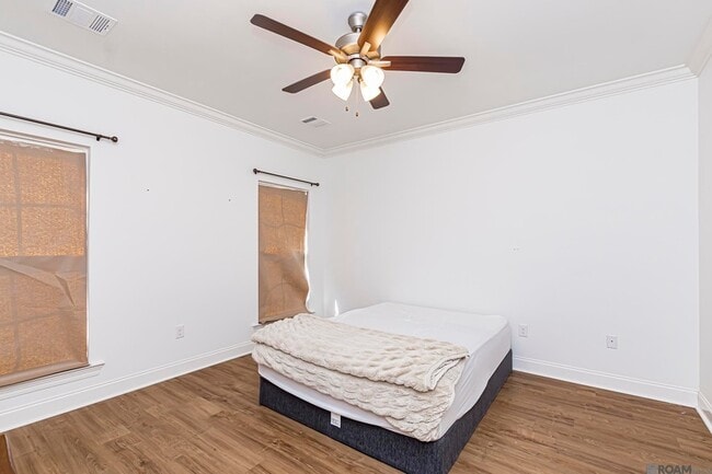 Building Photo - 8120 Stonelake Cir Ave E