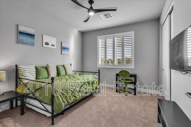 Building Photo - 1111 E Missouri Ave