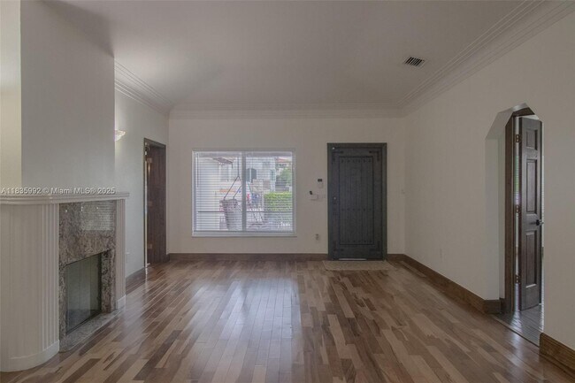 Building Photo - 3722 Royal Palm Ave