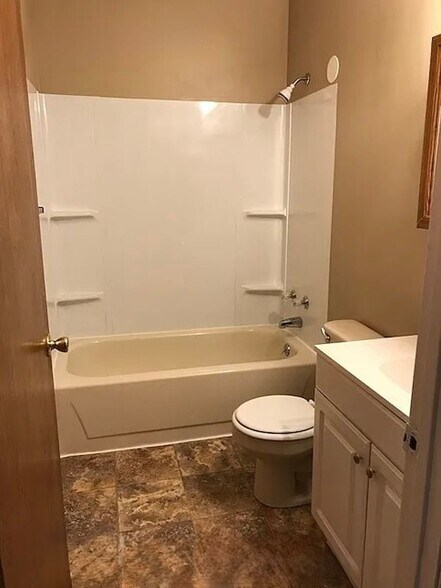 Building Photo - 901 N Lynn St