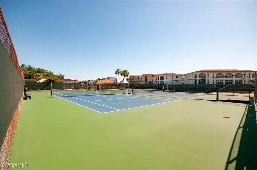 High Point CC Tennis Courts - 5 High Point Cir W