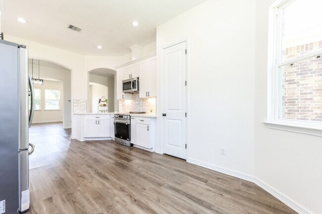 Building Photo - 427 Vane Way