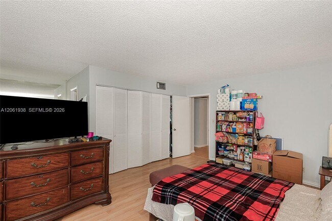 Building Photo - 6768 SW 39th Ct