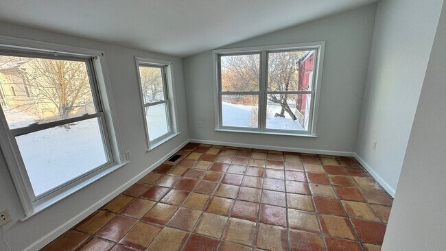 Building Photo - Lower Pottsgrove 2 Bedroom 1 bath Apartment $1,895/ month