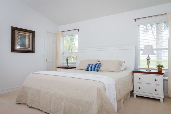 Building Photo - Beautiful Fully Furnished 4 Bedroom 3 Bath...