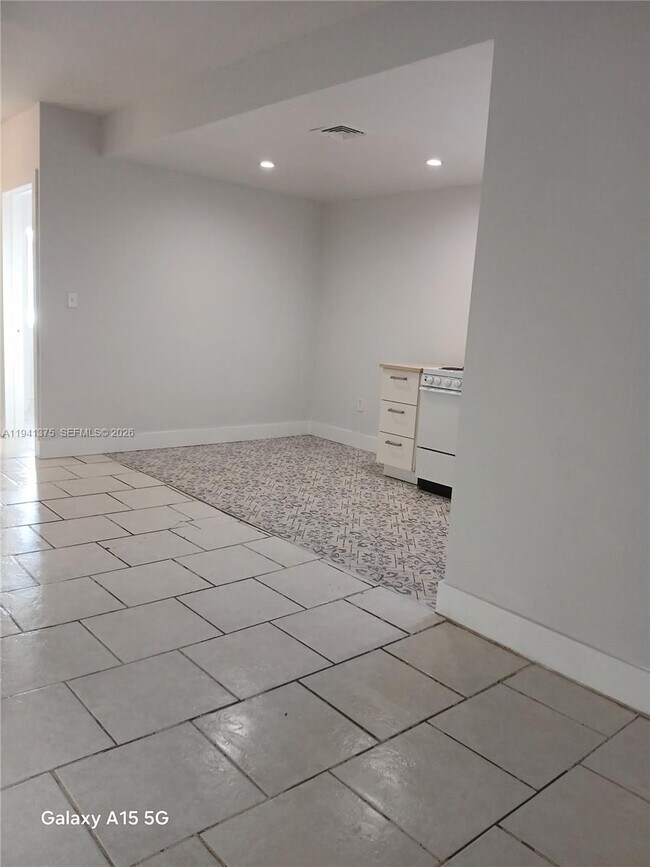 Building Photo - 1700 NW 22nd Ct