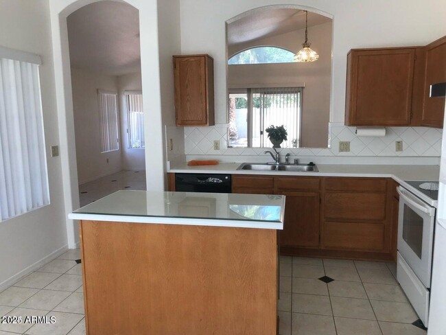 Building Photo - 7160 W La Senda Dr