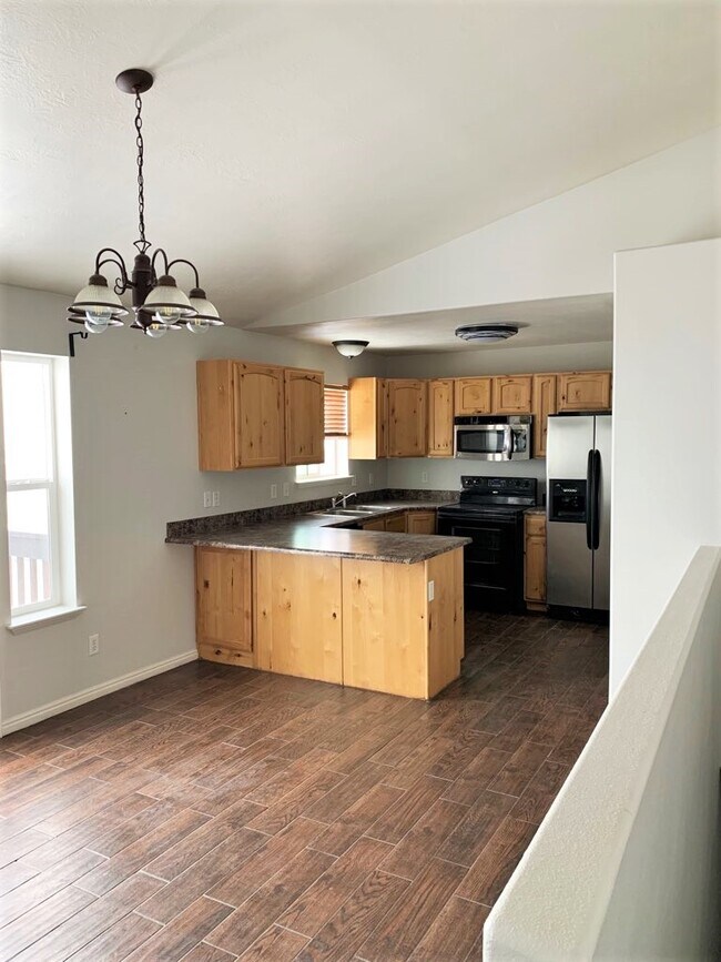 Building Photo - 3938 S Lake Vista Dr