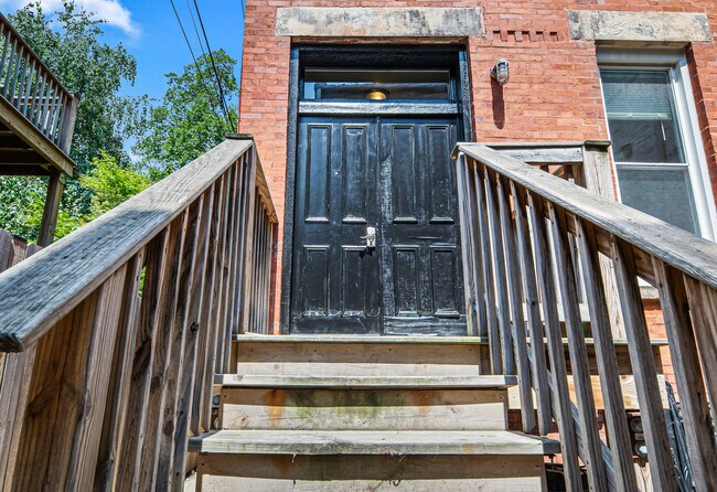 Building Photo - 2144 W Potomac Ave