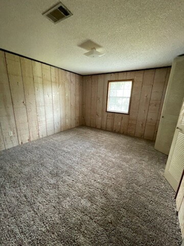 Building Photo - 3 Bedroom 1 bath apartment