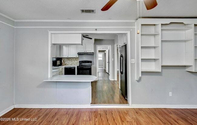 Building Photo - 823 Dunton Rd