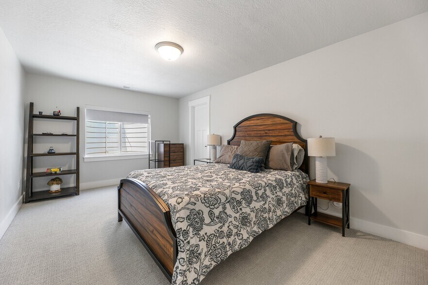 Building Photo - 14706 Glacial Peak Dr