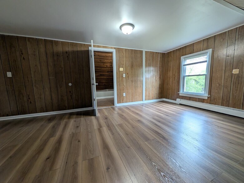 Building Photo - 253 W Ivy St