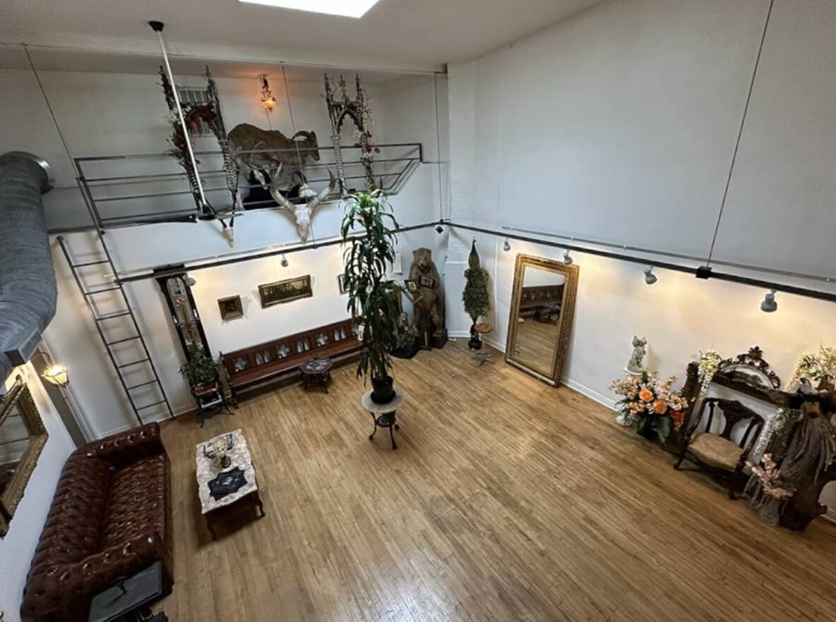 Building Photo - 706 W Pennway St
