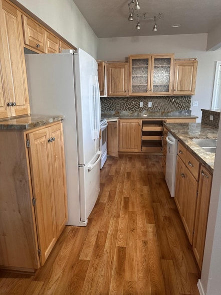 Building Photo - 22855 E Country Vista Dr