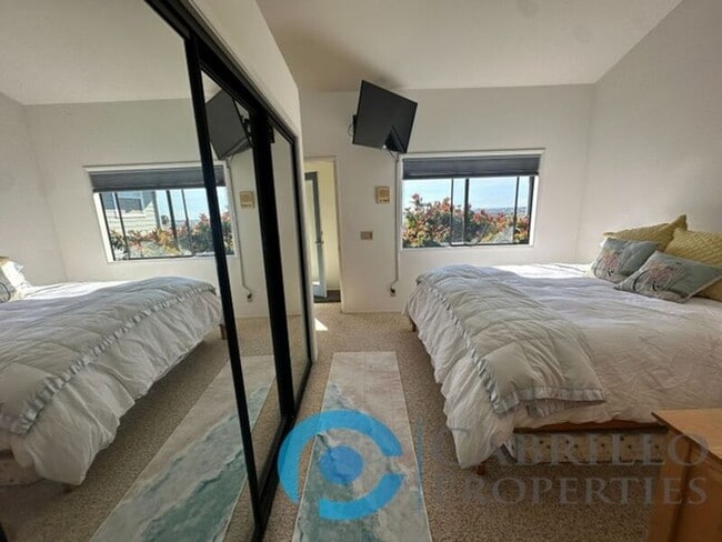 Building Photo - 2620 Deerpark Dr