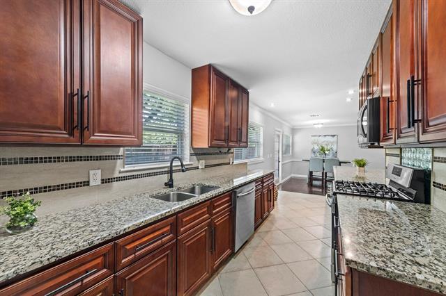 Building Photo - 806 Greenhaven Dr