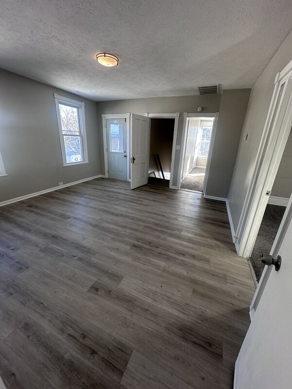 Building Photo - 7100 Lawn Ave