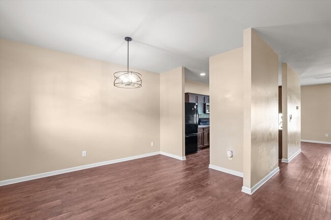 Building Photo - Great 5 Bedroom Home in Evans